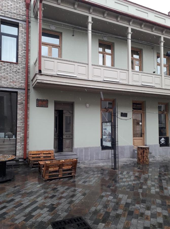 Smoking Lion Apartment Tbilisi Bagian luar foto